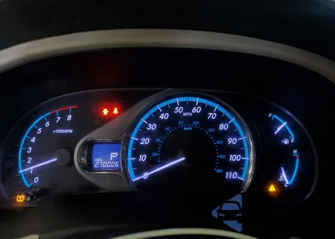 2011 Toyota Sienna Xle z USA, uszkodzony, nr VIN 5TDDK3DC4BS006272